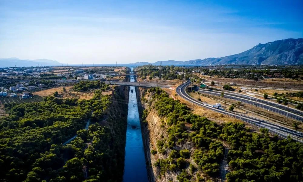 Μυστήριο με πτώμα που εντοπίστηκε να επιπλέει στον Ισθμό της Κορίνθου